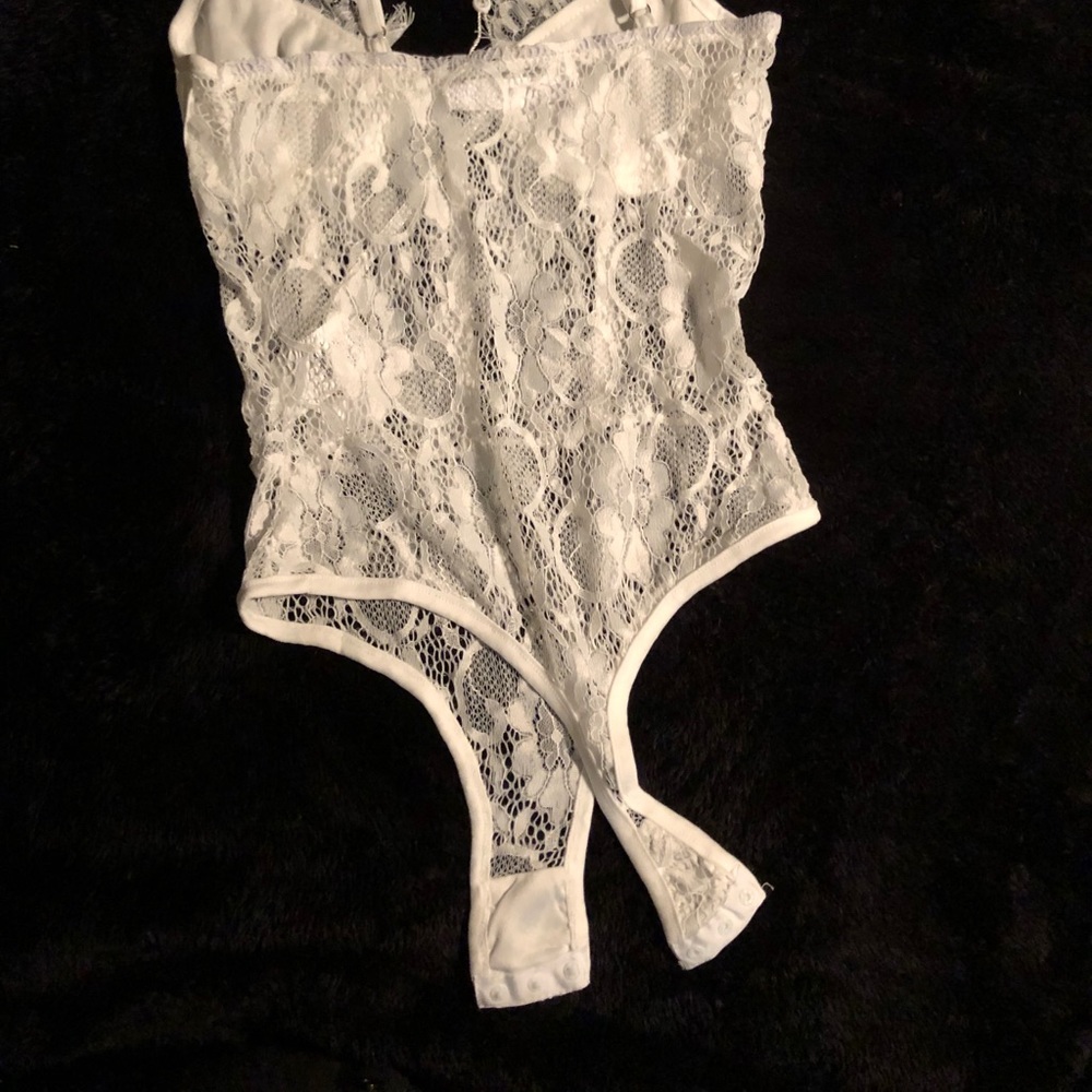 Missguided White Lace Bodysuit - Picture 2 of 5
